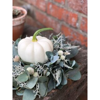 Edler Tischkranz ca. 25 cm  mit Kürbis ~ Grau und Weiß vereint mit Eucalypthus