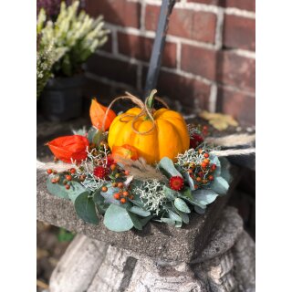Edler Tischkranz ca. 25 cm mit Kürbis ~ Orange mit Eucalyptus