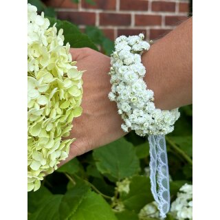 Armband aus Zarten Schleierkraut - auf Spitze gearbeitet - frische Romantik - Hochzeit - Taufe- Kommunion - Ball