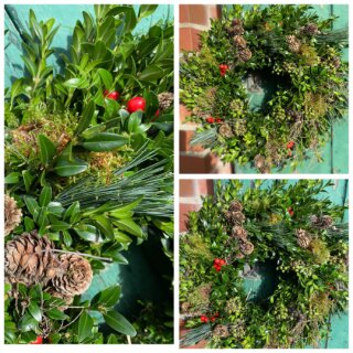 Winterlicher Türkranz Buxus - Rote Beeren, Zapfen und winterliches grün ~ ca. 35 cm ~ Weihnachtsdeko